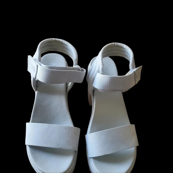 MIA WOMANS IVELISSE CHUNKY Y2K PLATFORM SANDALS, SIZE 8 - Picture 5 of 5